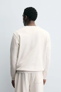 BASIC CREWNECK SWEATSHIRT