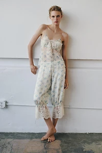 TOP IMPRIMÉ FLEURS ET DENTELLE