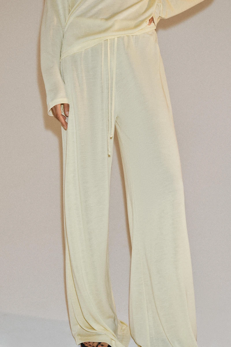 FLOWY STRAIGHT LEG PANTS