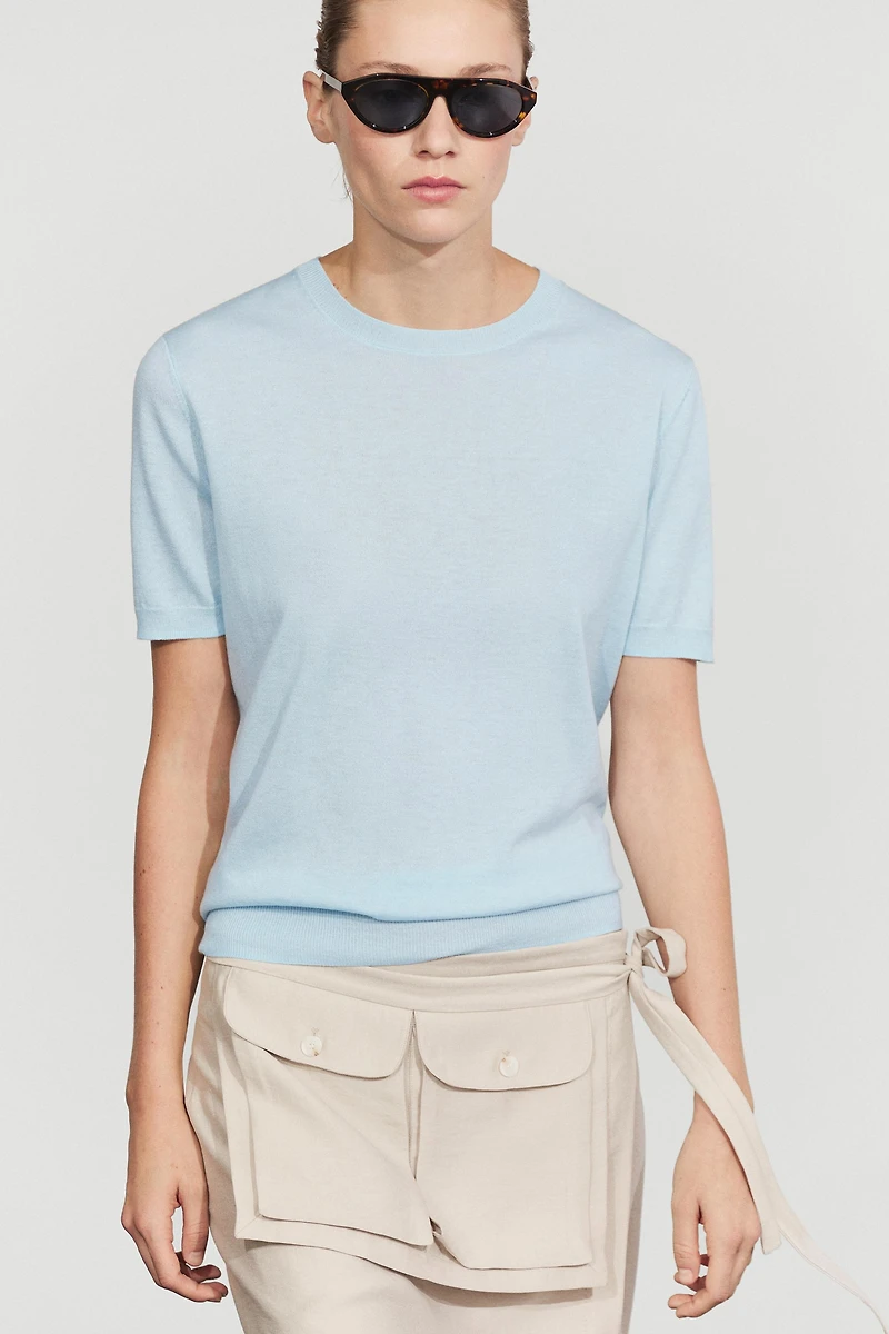 Short-sleeve fine-knit sweater
