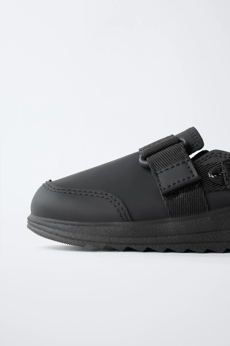 RUBBERIZED CLOGS