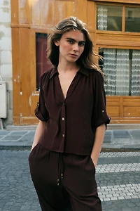 FLOWY SHORT SLEEVE SHIRT