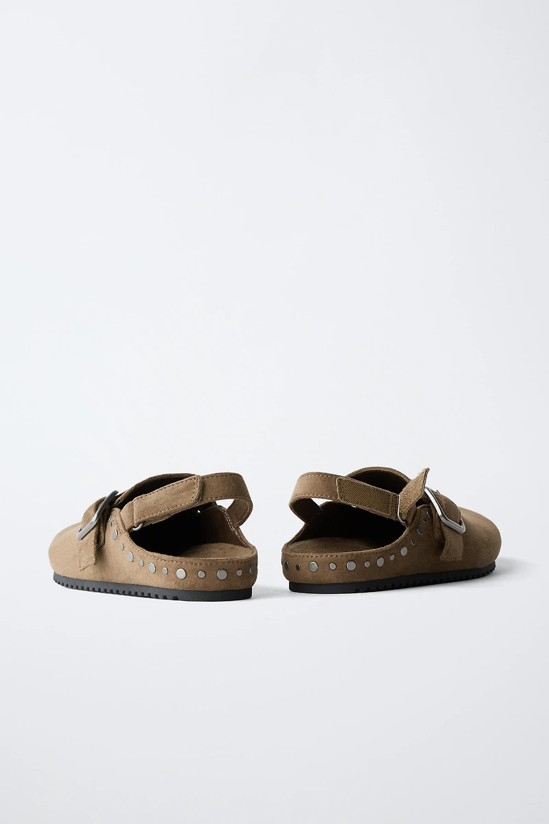 STUDDED CLOGS