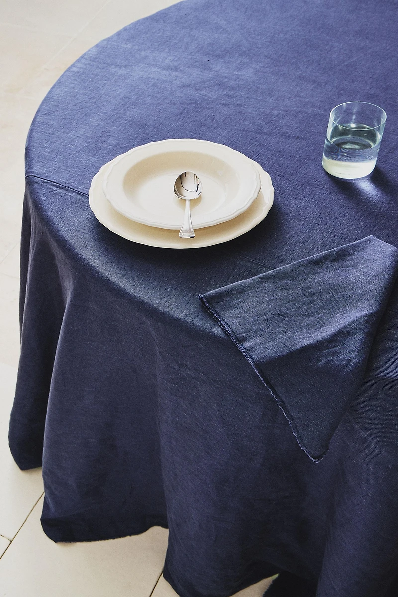 TABLECLOTH 01