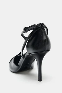 CHAUSSURES À TALONS ET BRIDES