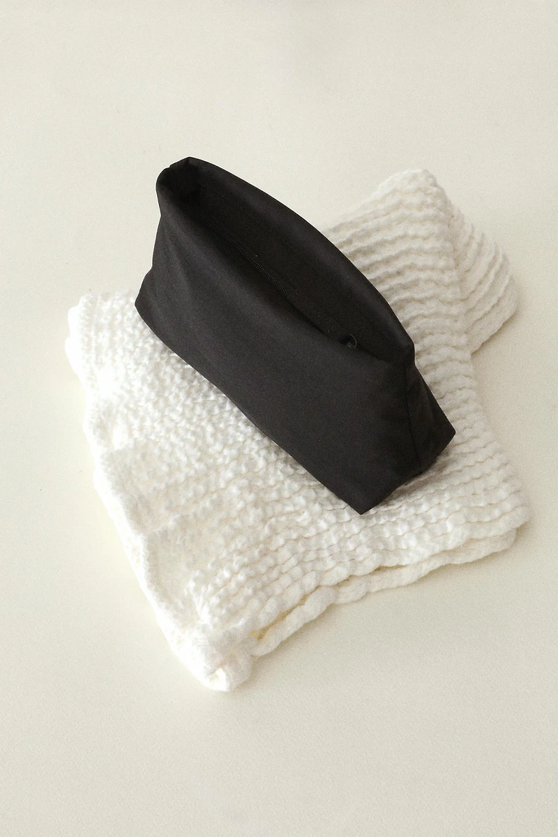 TECHNICAL FABRIC MEDIUM TOILETRY BAG