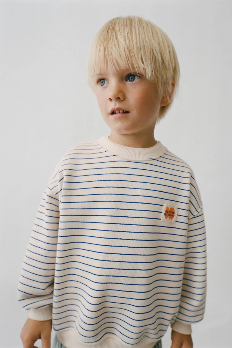 STRIPED SWEATSHIRT