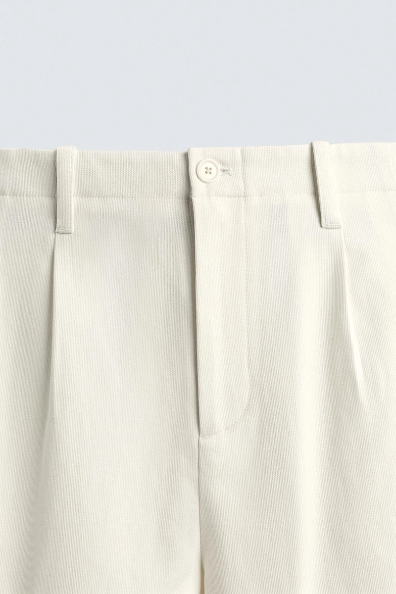 PLEATED WIDE FIT CHINO PANTS
