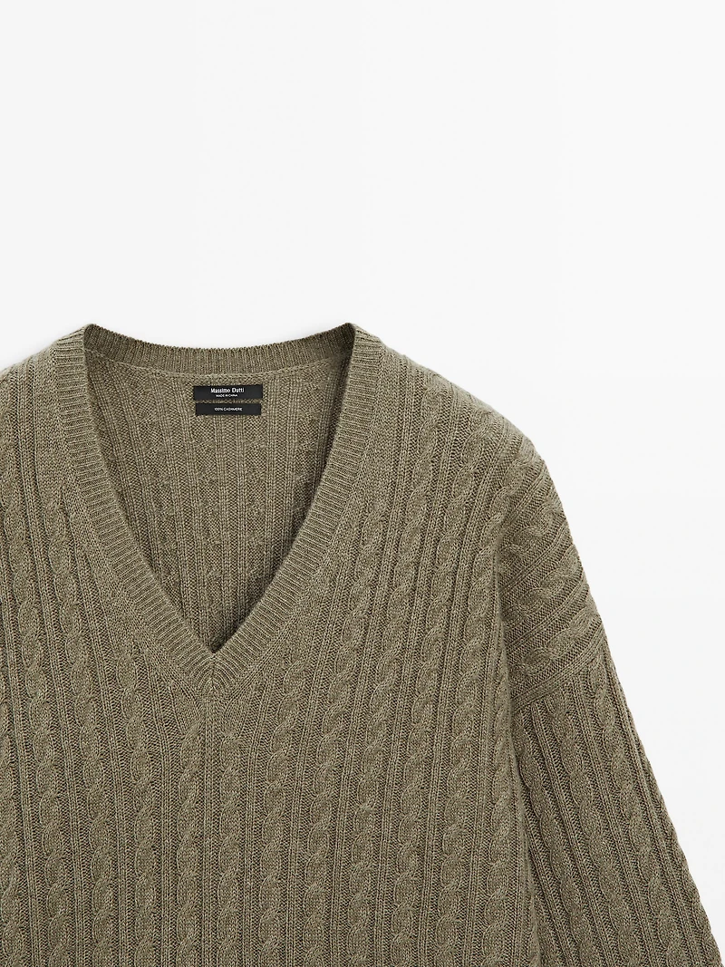 100% cashmere oversize knit sweater