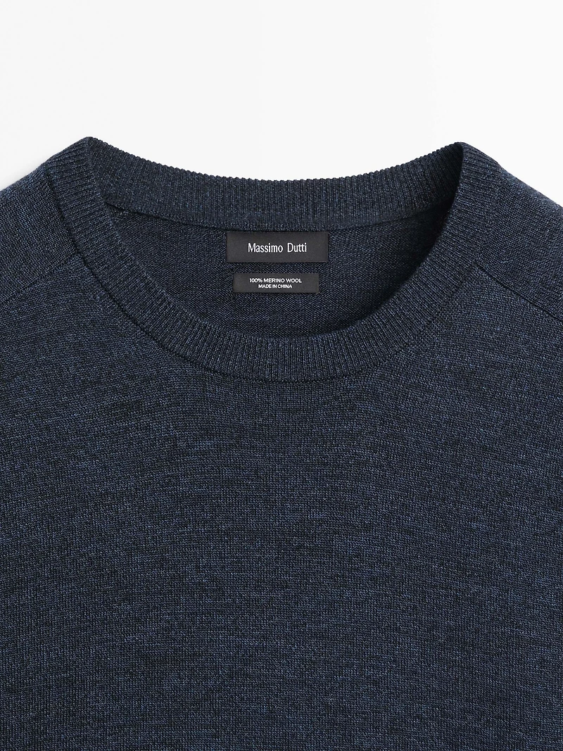 Knit 100% merino wool sweater with crew neck