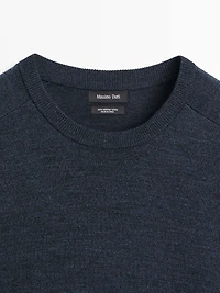 Knit 100% merino wool sweater with crew neck