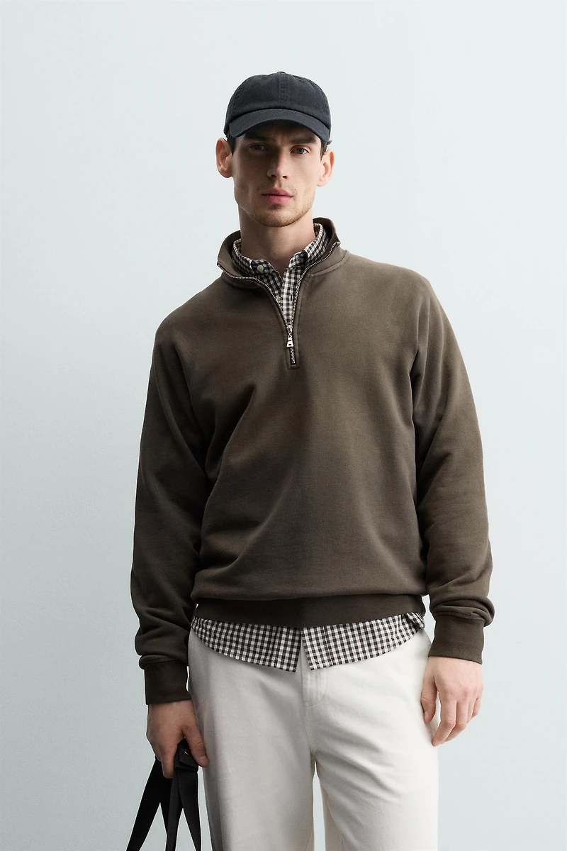 SWEAT DÉLAVÉ COL ZIPPÉ