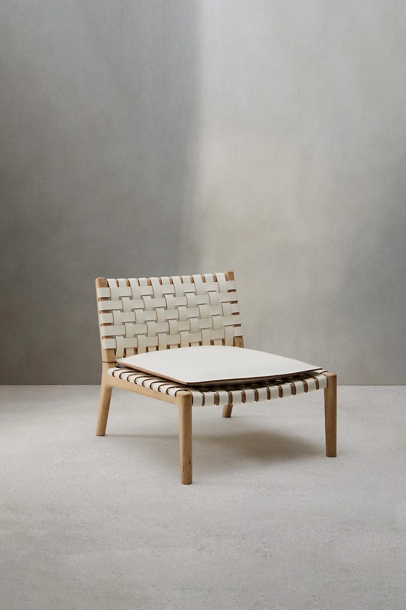 LOUNGE CHAIR 01
