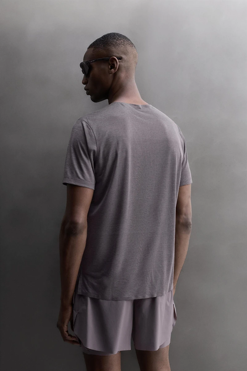 LIGHTWEIGHT STRUCTURED RUNNING T-SHIRT