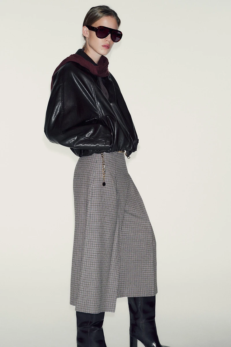 LONG HOUNDSTOOTH SHORTS WITH CHAIN BELT