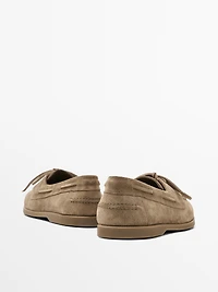 Split suede deck shoes with moc toe