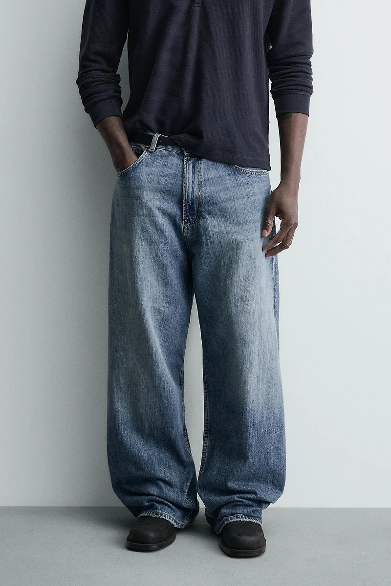 RIPPED BAGGY FIT JEANS
