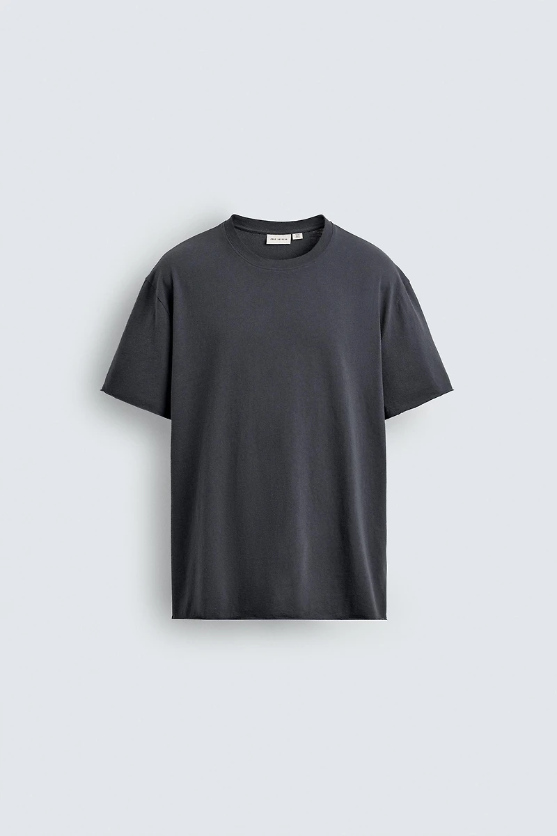LIGHTWEIGHT T-SHIRT WITH IRREGULAR FINISH