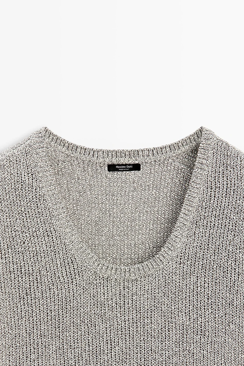 Short sleeve knit sweater with thread detail