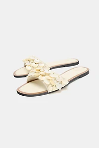 FLAT SANDALS WITH PEARLESCENT PIECES
