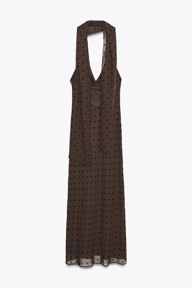 ROBE LONGUE À POIS ET FOULARD