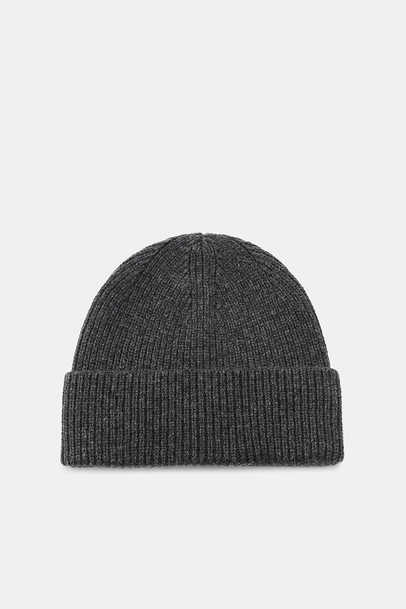 CUFFED RIBBED BEANIE