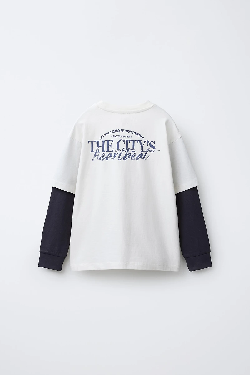 DOUBLE SLEEVE CONTRAST TEXT T-SHIRT