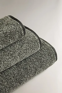 BATH TOWEL WITH A MELANGE-EFFECT