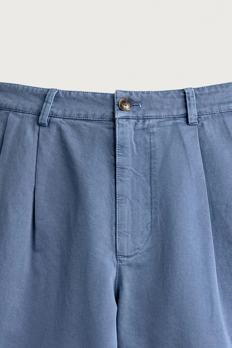 PLEATED REGULAR FIT BERMUDA SHORTS