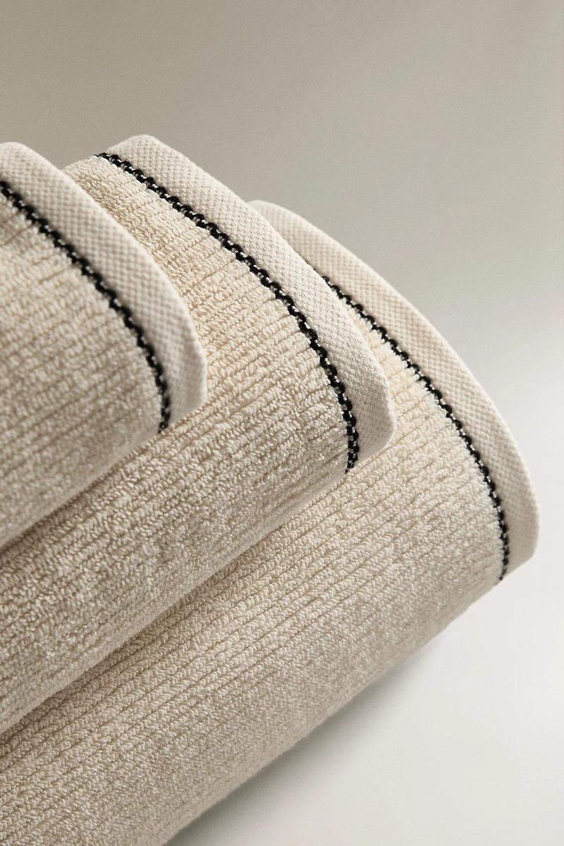 BATH TOWEL WITH TOPSTITCHING