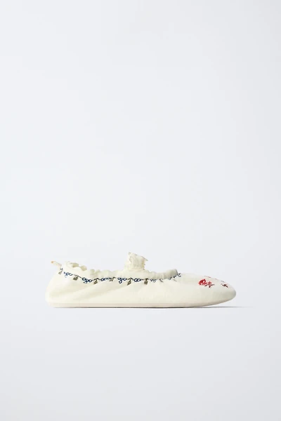 EMBROIDERED SLIPPERS