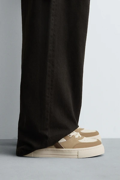 RETRO-STYLE SNEAKERS