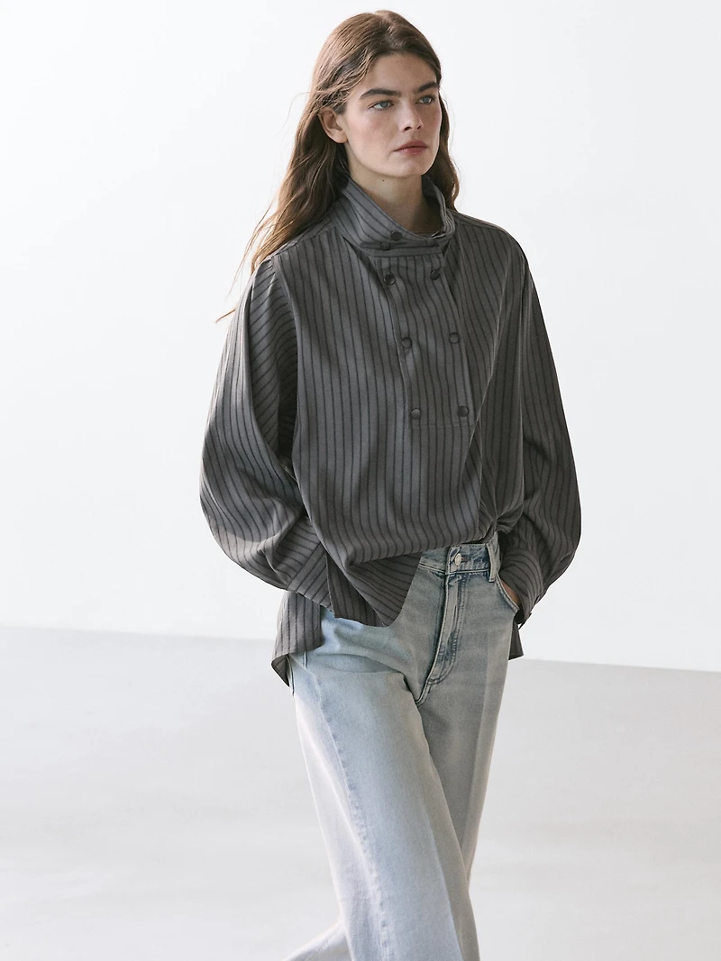 Chemise fluide rayée avec détail au col