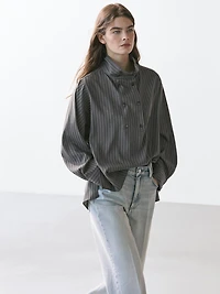 Chemise fluide rayée avec détail au col