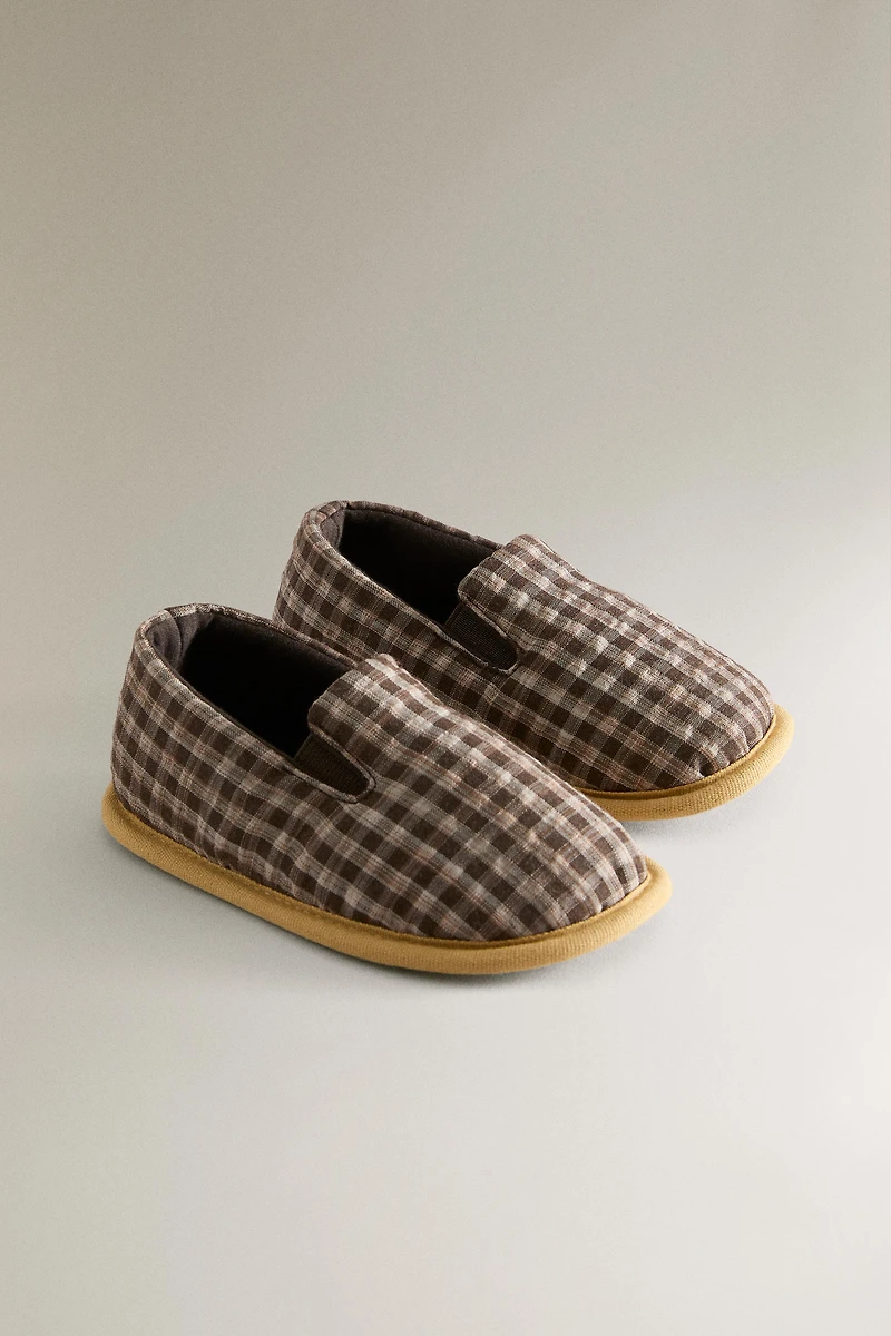 KIDS' GINGHAM SLIPPERS