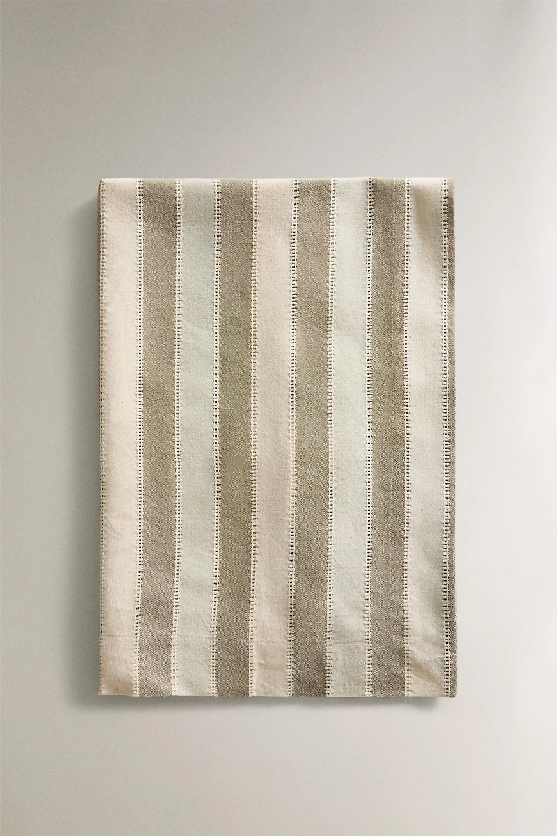 STRIPED TABLE RUNNER WITH INSERTS