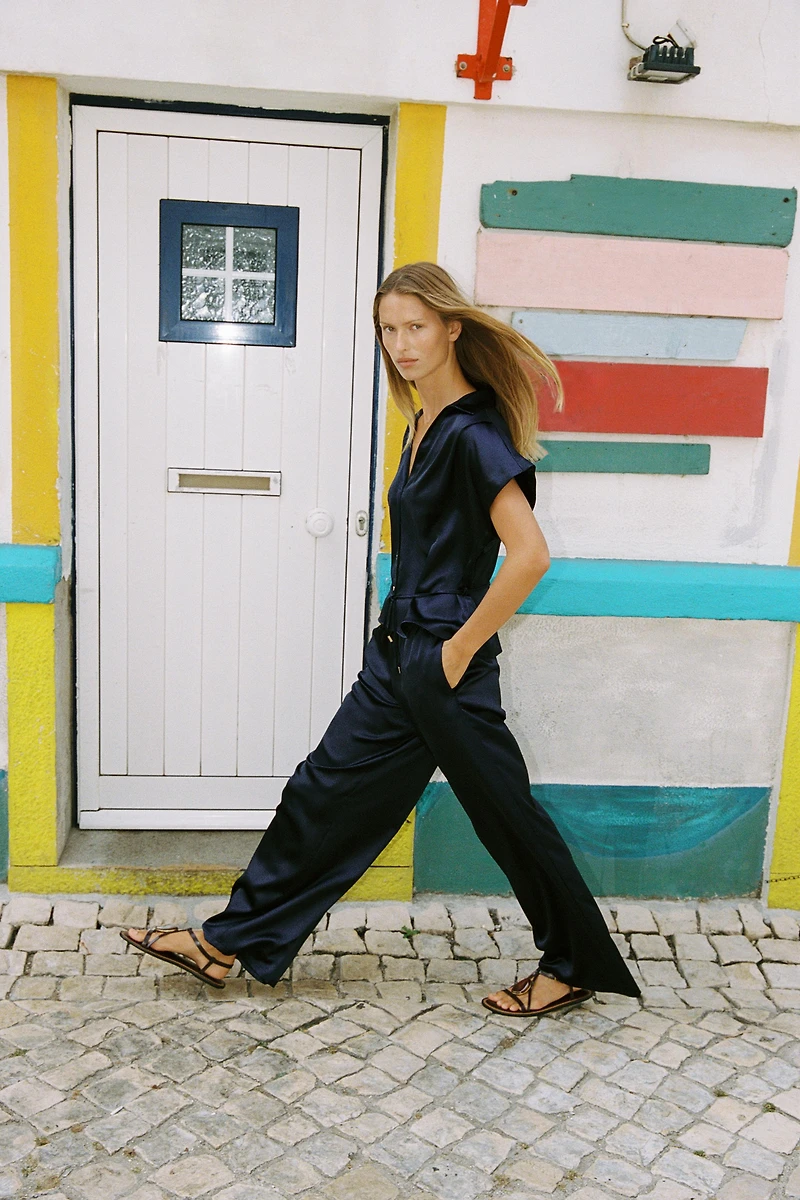 PANTALON SATINÉ À JAMBES LARGES