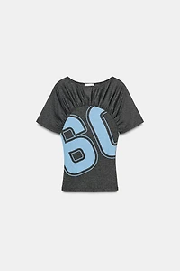 T-SHIRT À PLIS ET NUMÉRO