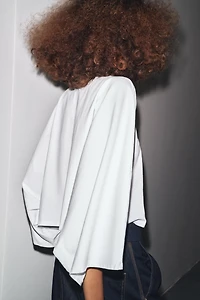 T-SHIRT CAPE