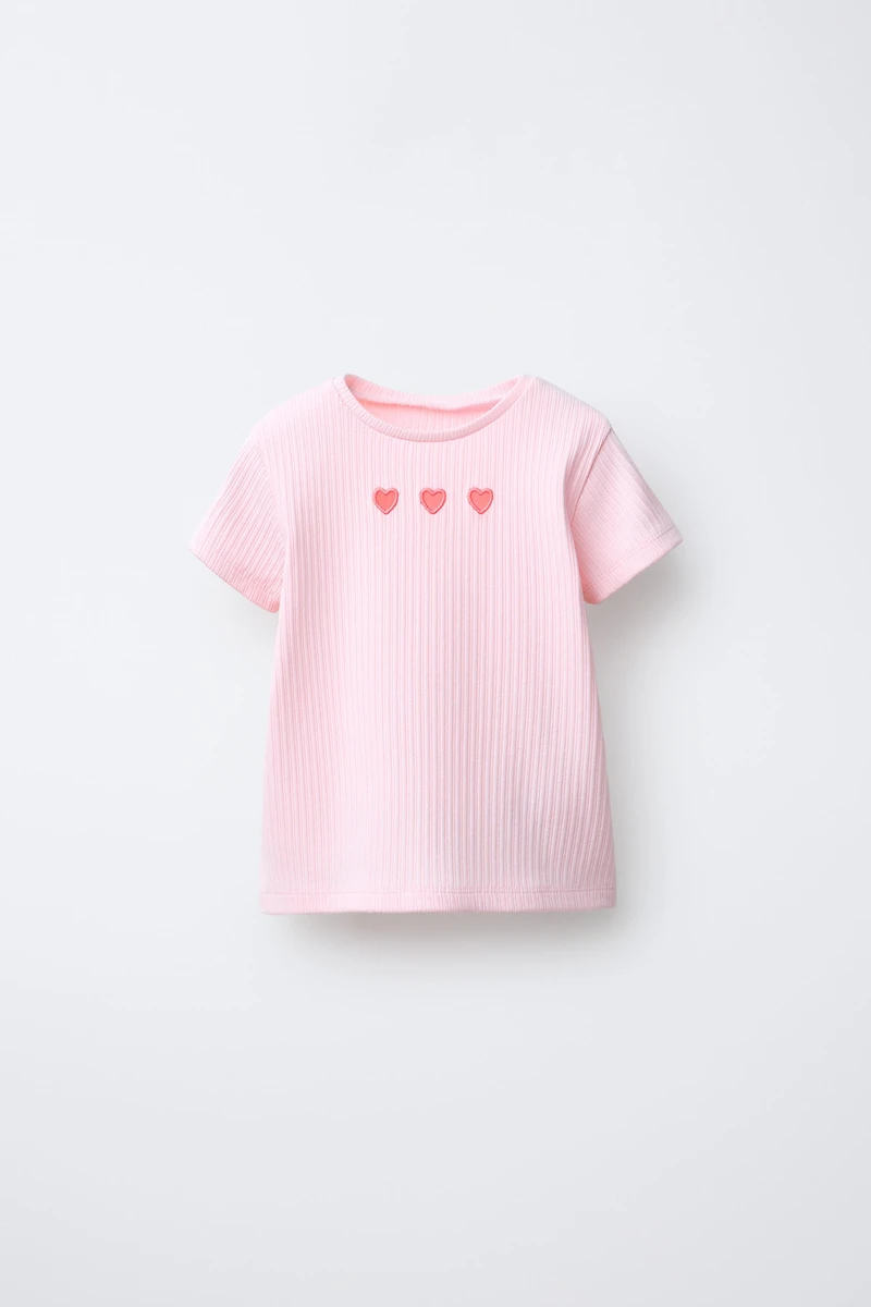 RIBBED CUT-OUT HEARTS T-SHIRT
