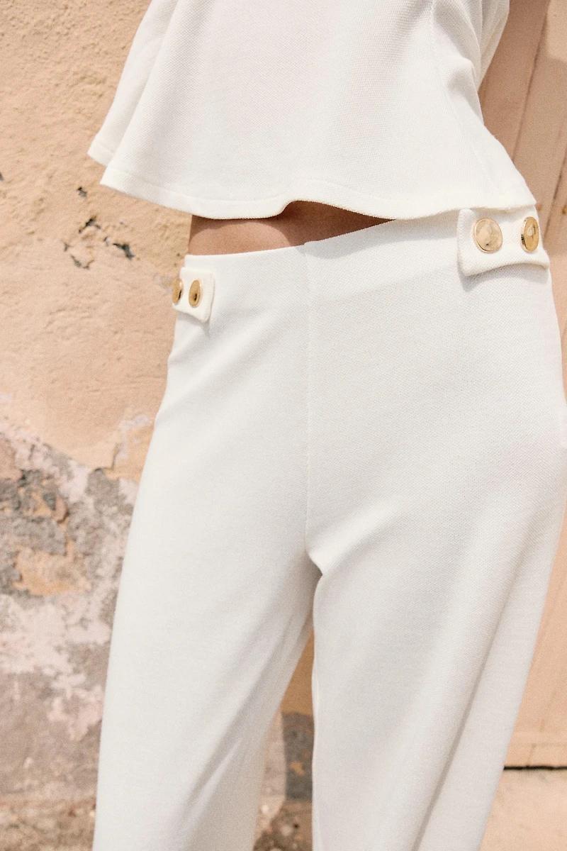 PANTALON DROIT EN PIQUÉ AVEC BOUTONS