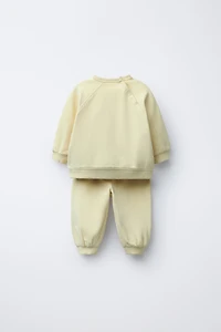 SWEATSHIRT AND JOGGER PANTS SET