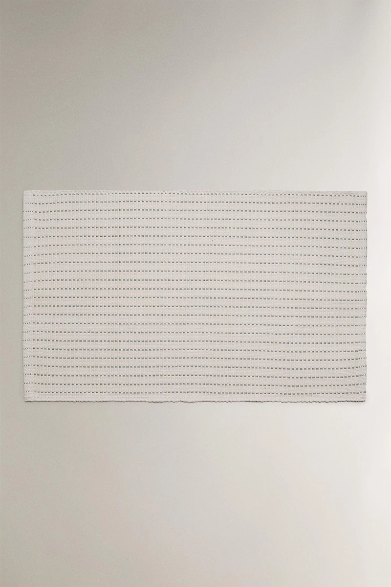 TEXTURED BATH MAT