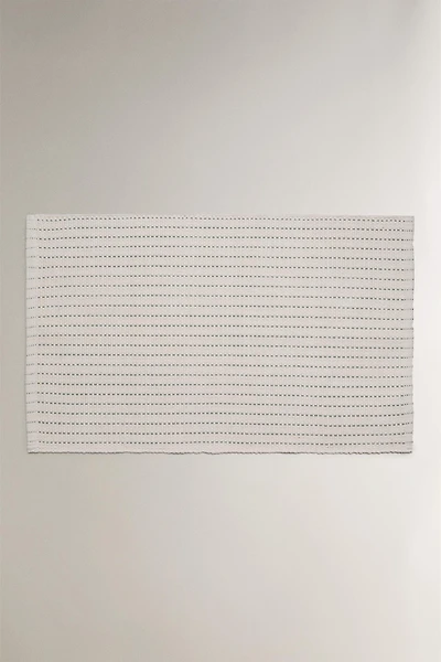 TEXTURED BATH MAT