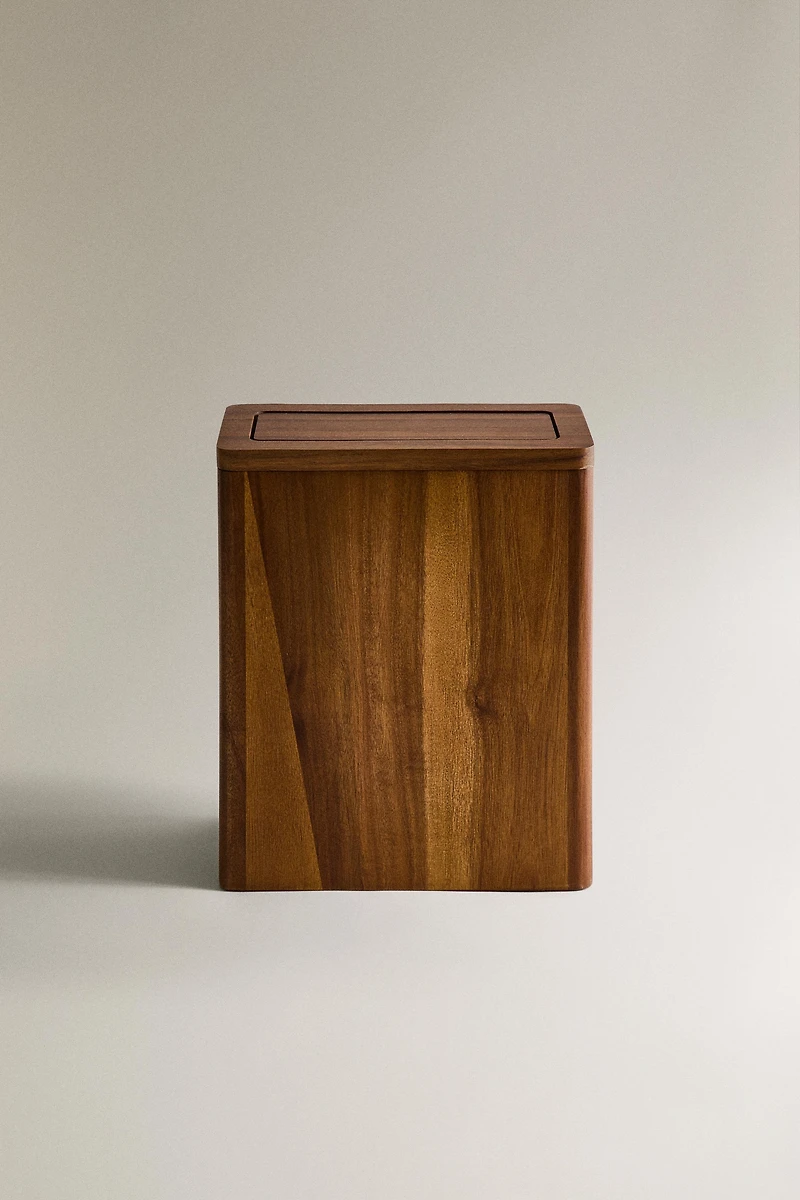 TEXTURED WOODEN BATHROOM TRASH CAN
