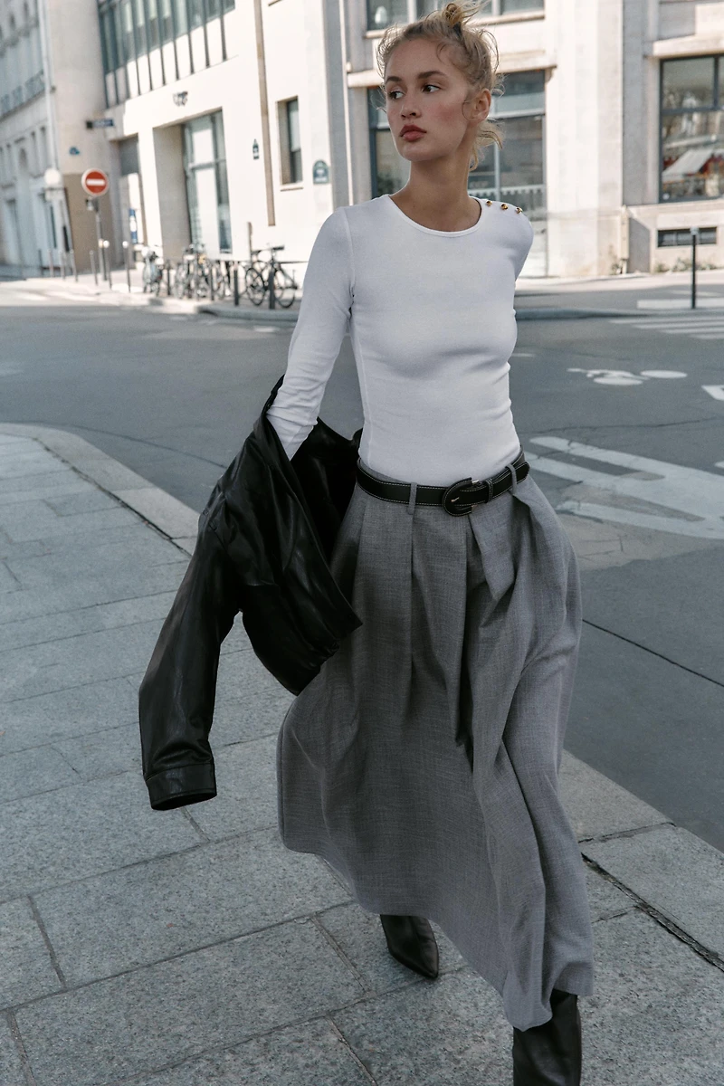 RIBBED BUTTON T-SHIRT