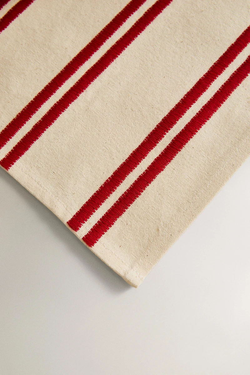 PLACEMAT WITH DOUBLE EMBROIDERED STRIPE
