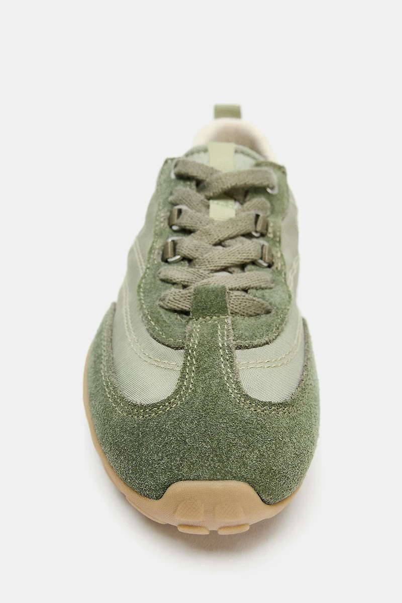 CONTRASTING RUNNING SNEAKERS