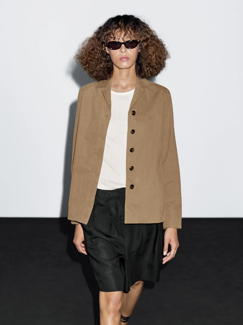 Pleated Bermuda shorts