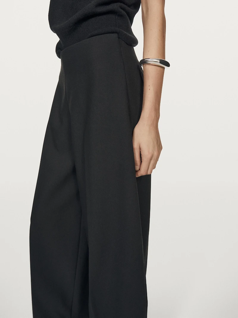 Wide-leg trousers with darts